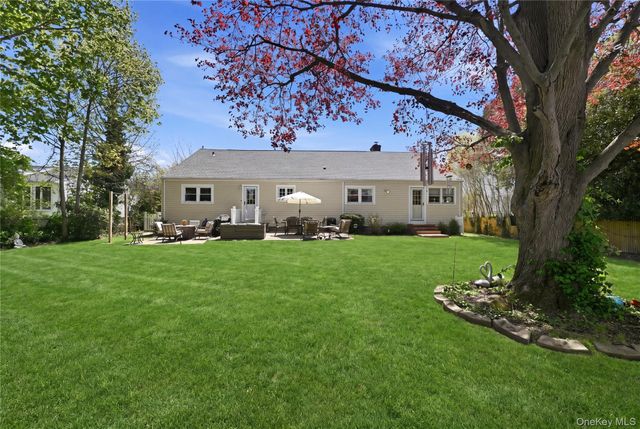 11 Rumson Road, Massapequa, NY 11758