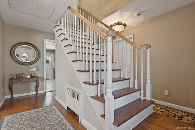11 Rumson Road, Massapequa, NY 11758