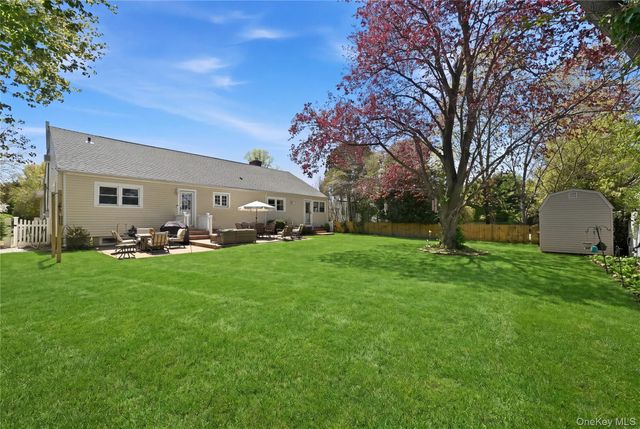 11 Rumson Road, Massapequa, NY 11758