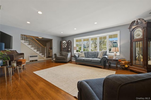 11 Rumson Road, Massapequa, NY 11758