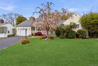 11 Rumson Road, Massapequa, NY 11758