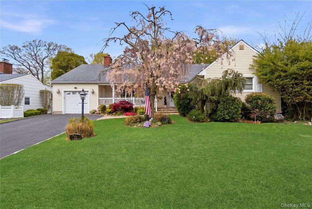 11 Rumson Road, Massapequa, NY 11758