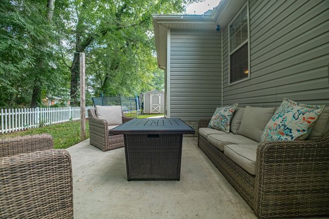 120 Woodridge Dr, Tullahoma, TN 37388