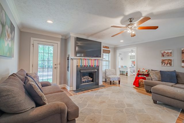 120 Woodridge Dr, Tullahoma, TN 37388