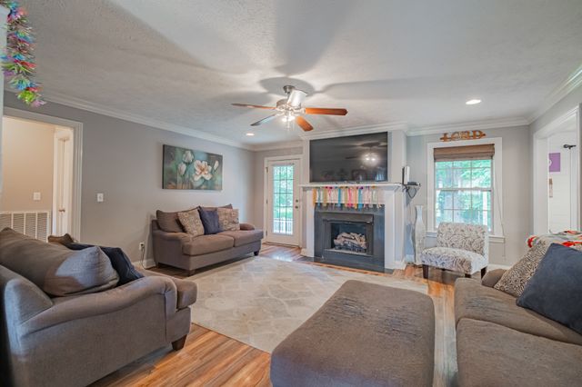 120 Woodridge Dr, Tullahoma, TN 37388