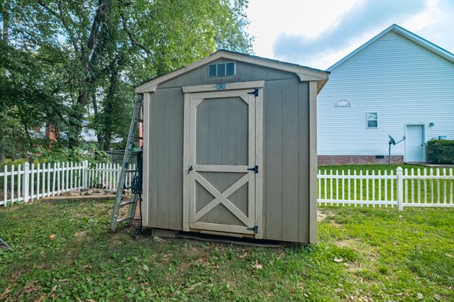 120 Woodridge Dr, Tullahoma, TN 37388