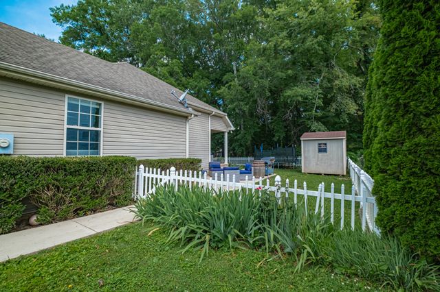 120 Woodridge Dr, Tullahoma, TN 37388