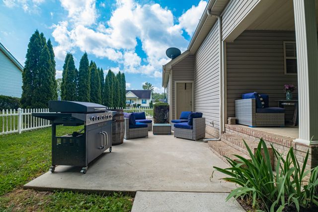 120 Woodridge Dr, Tullahoma, TN 37388