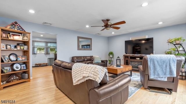 29 Cornell St, Woodbridge Twp., NJ 07001