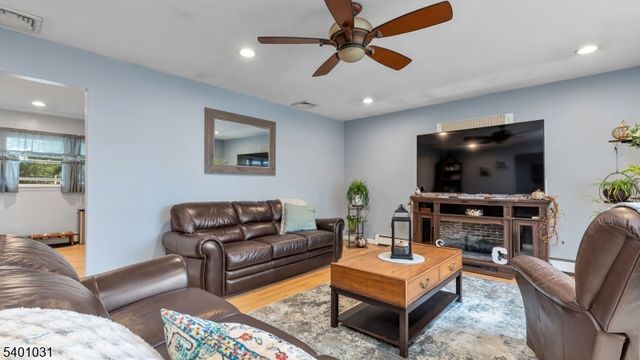 29 Cornell St, Woodbridge Twp., NJ 07001