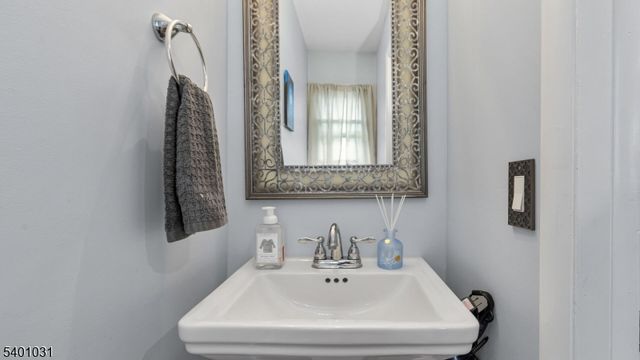 29 Cornell St, Woodbridge Twp., NJ 07001