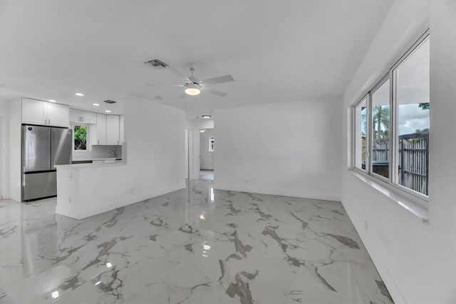 1404 SW 1ST Avenue, Deerfield Beach, FL 33441