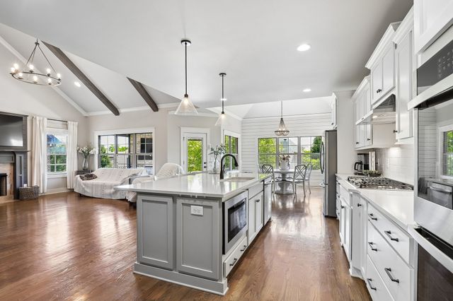 1006 Alpaca DR, Spring Hill, TN 37174