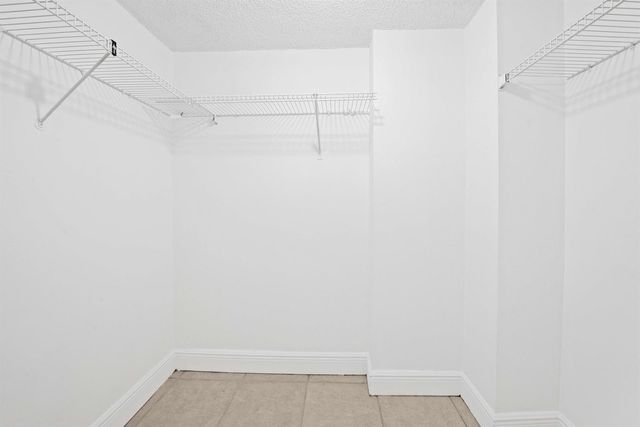 140 Lakeview Drive 103, Weston, FL 33326