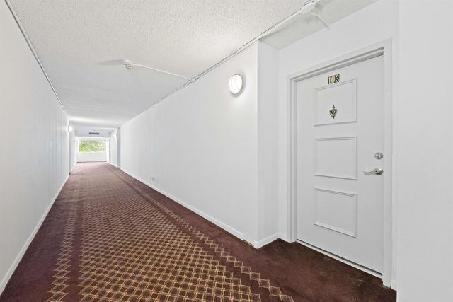 140 Lakeview Drive 103, Weston, FL 33326