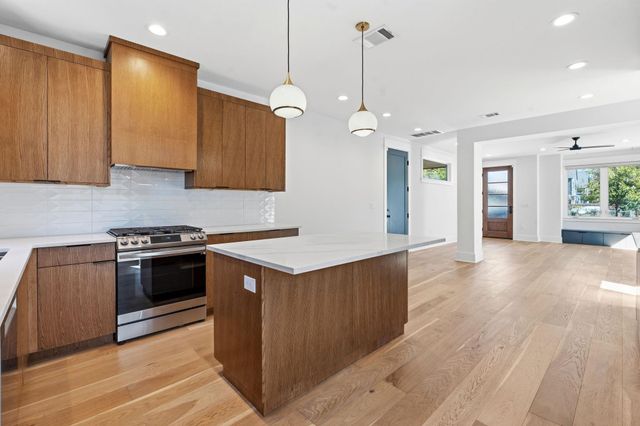 2921 Lyons RD 1, Austin, TX 78702