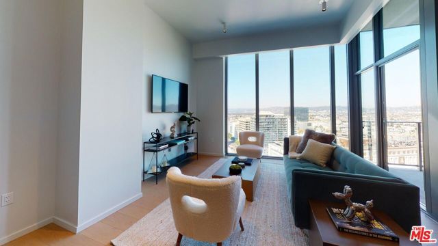 2801 Sunset Place 1009, Los Angeles, CA 90005