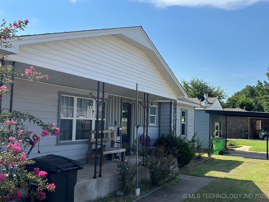 611 S Cedar Street, Bristow, OK 74010