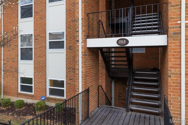 1968 Greenglen Drive 101, Kirkwood, MO 63122