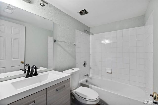 1968 Greenglen Drive 101, Kirkwood, MO 63122