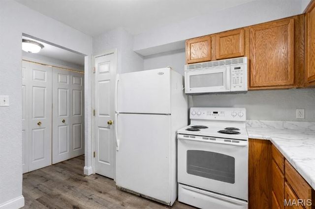 1968 Greenglen Drive 101, Kirkwood, MO 63122