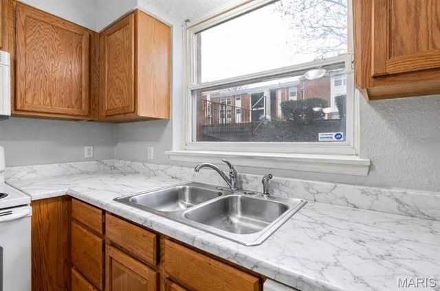 1968 Greenglen Drive 101, Kirkwood, MO 63122