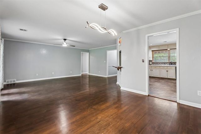 9816 Chesterton Place, The Village, OK 73120