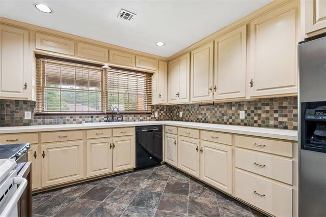 9816 Chesterton Place, The Village, OK 73120