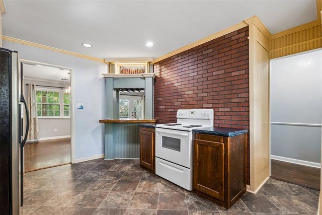 9816 Chesterton Place, The Village, OK 73120