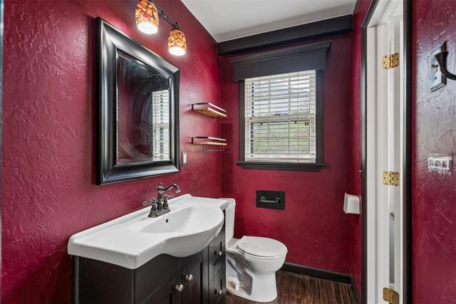 9816 Chesterton Place, The Village, OK 73120