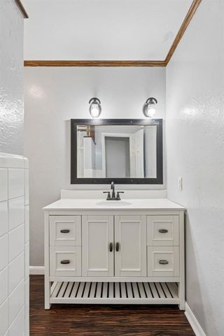 9816 Chesterton Place, The Village, OK 73120