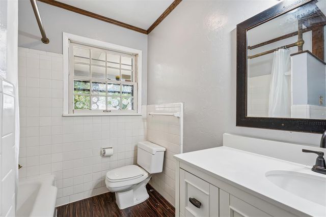 9816 Chesterton Place, The Village, OK 73120