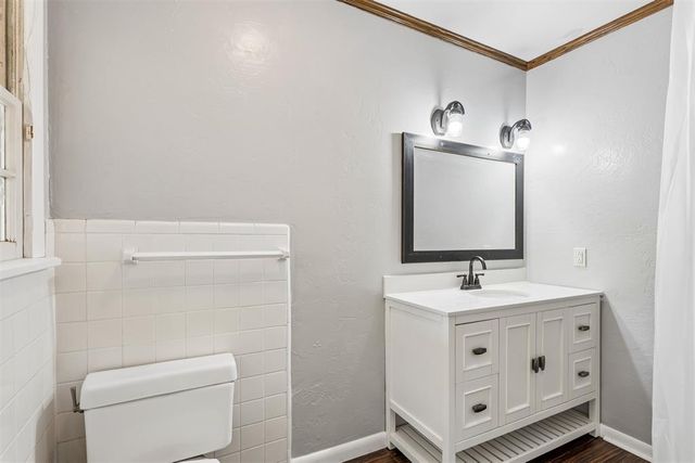 9816 Chesterton Place, The Village, OK 73120