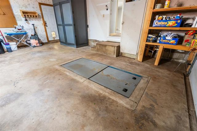 9816 Chesterton Place, The Village, OK 73120