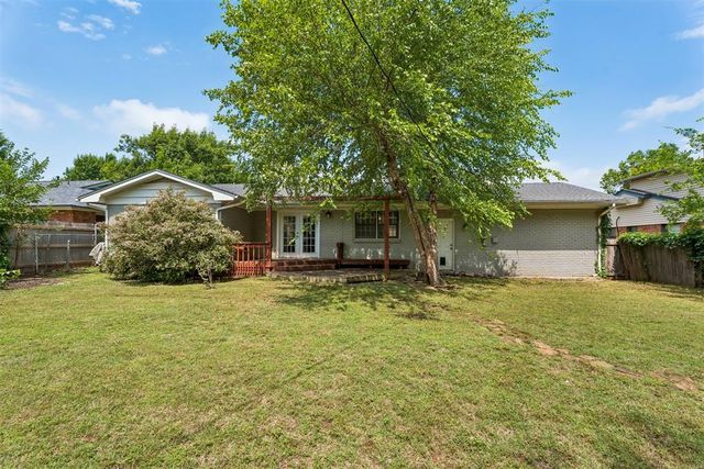 9816 Chesterton Place, The Village, OK 73120