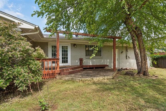 9816 Chesterton Place, The Village, OK 73120
