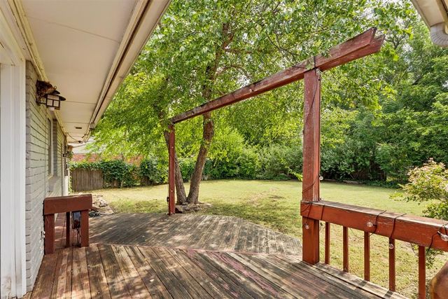 9816 Chesterton Place, The Village, OK 73120