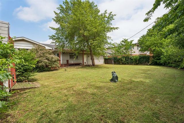 9816 Chesterton Place, The Village, OK 73120