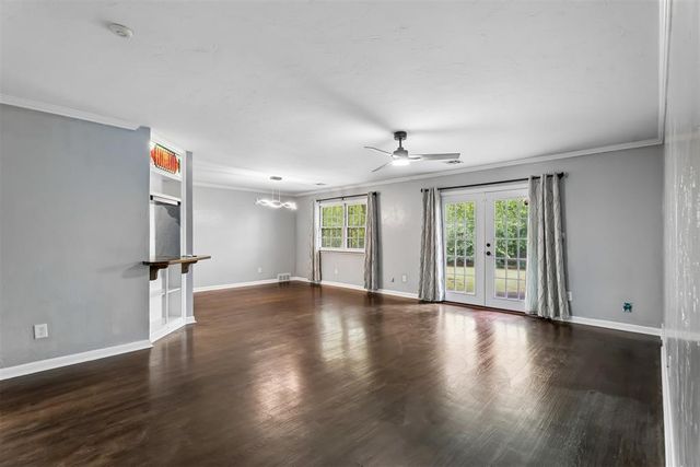 9816 Chesterton Place, The Village, OK 73120