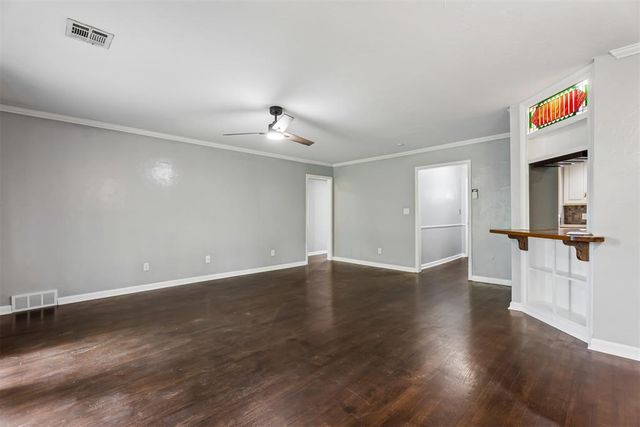 9816 Chesterton Place, The Village, OK 73120
