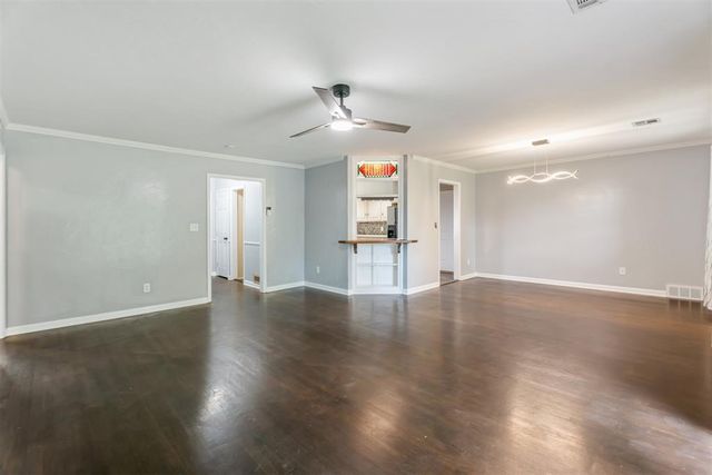 9816 Chesterton Place, The Village, OK 73120