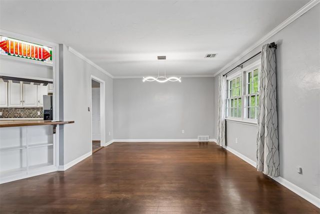 9816 Chesterton Place, The Village, OK 73120