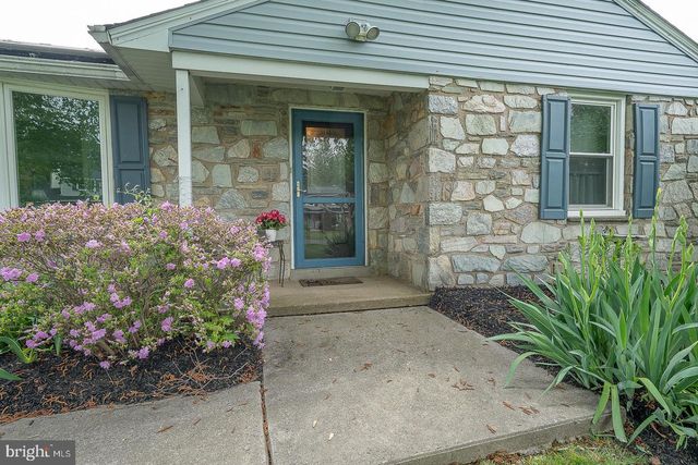 9 BUCKWALTER RD, Audubon, PA 19403