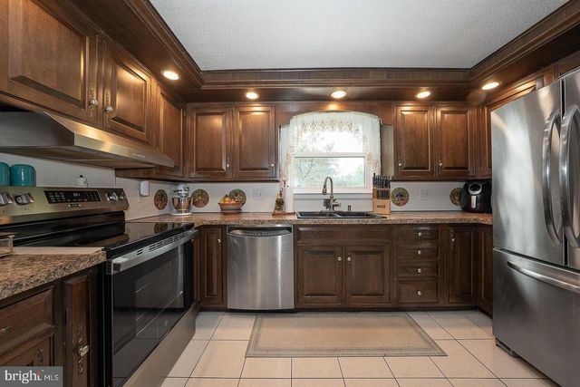 9 BUCKWALTER RD, Audubon, PA 19403