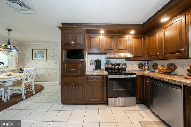9 BUCKWALTER RD, Audubon, PA 19403