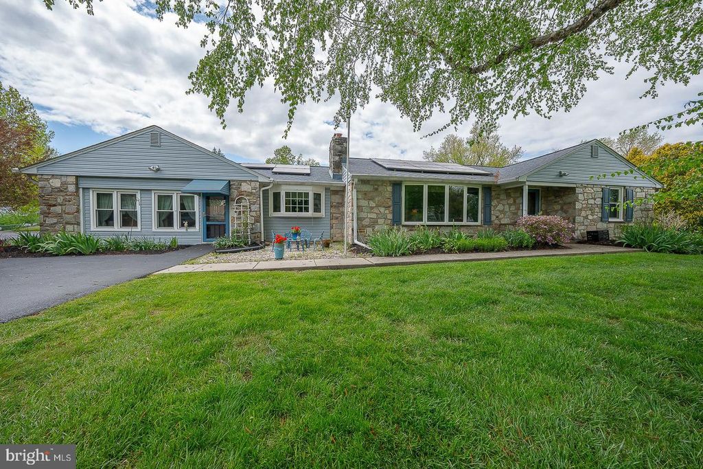 9 BUCKWALTER RD, Audubon, PA 19403