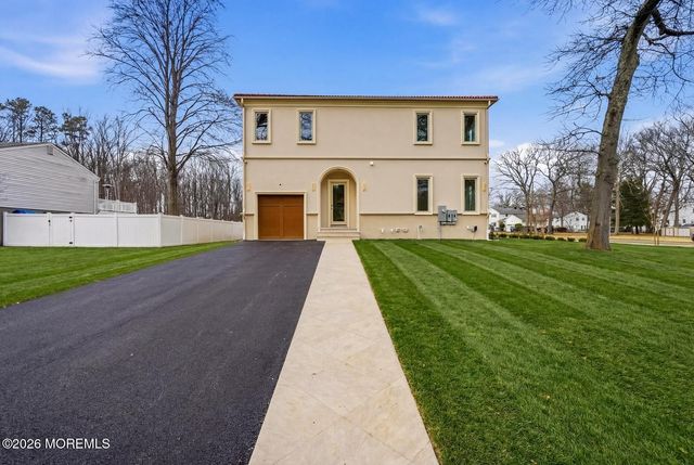 10 Ash Street, Eatontown, NJ 07724