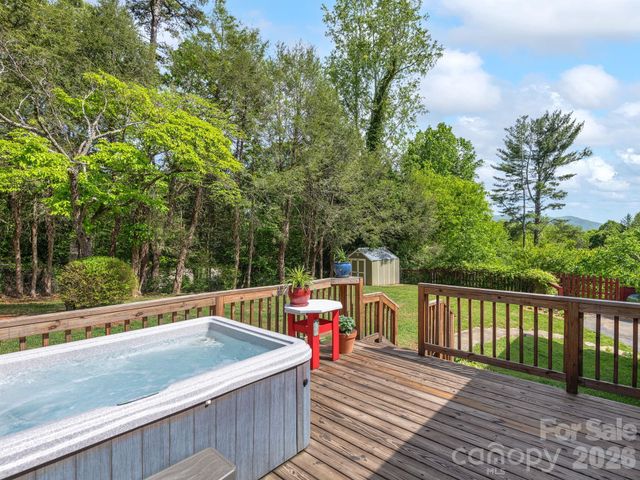 33 Pinehurst Road, Asheville, NC 28805