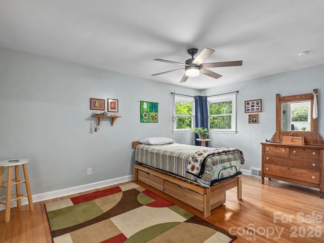 33 Pinehurst Road, Asheville, NC 28805