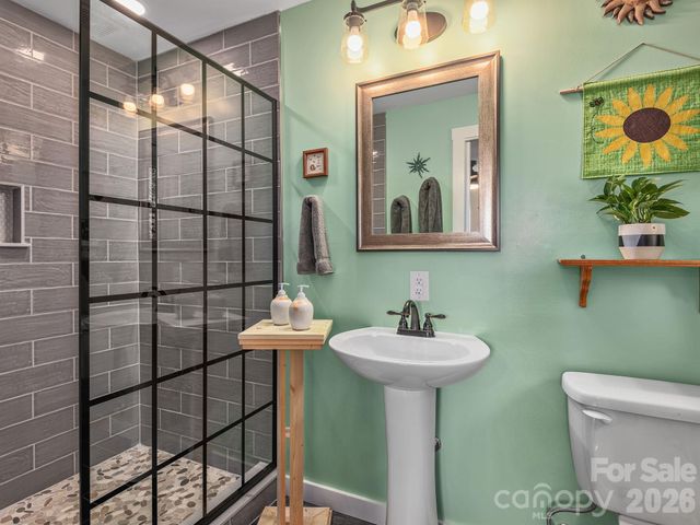 33 Pinehurst Road, Asheville, NC 28805